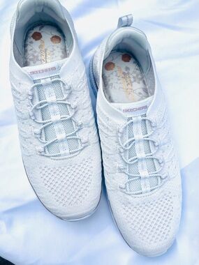 Skechers Women's White Knit Slip-On Athletic Sneakers - Never Worn